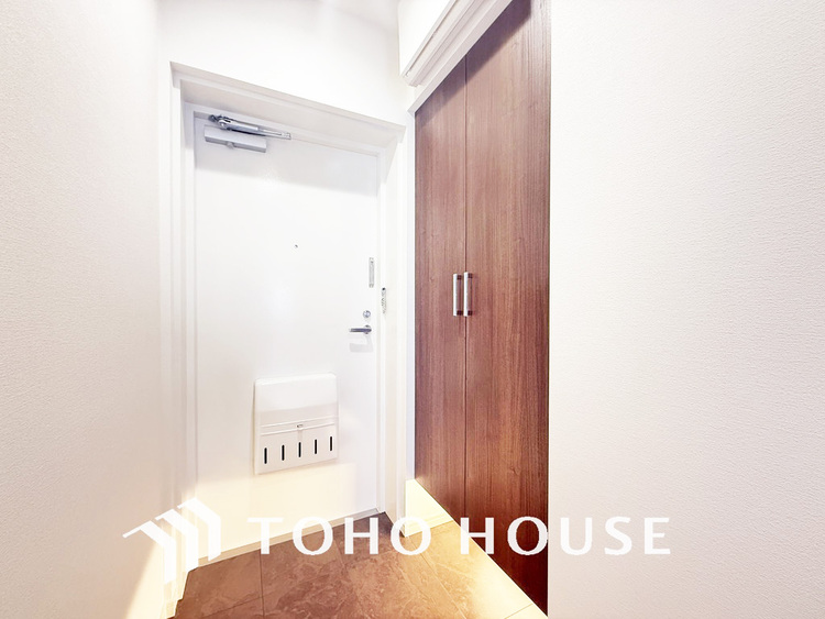 玄関 落ち着いた雰囲気の玄関、家族の帰りを暖かく迎えてくれます