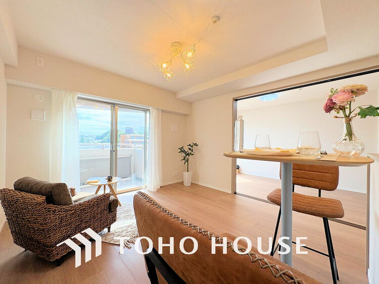 内装 家族みんなが爽やかに過ごせるように、光をたっぷり取り込んだLDK