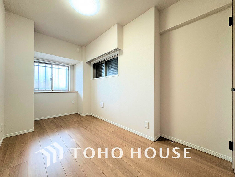 内装 採光もある洋室は、くつろぎのひと時を過ごすのにぴったり