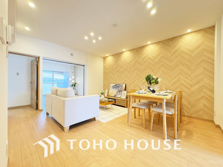 内装 広がりのある住空間、家族が集まるリビング・ダイニング