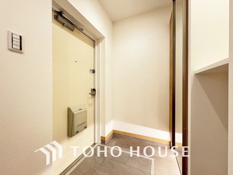 玄関 落ち着いた雰囲気の玄関、家族の帰りを暖かく迎えてくれます