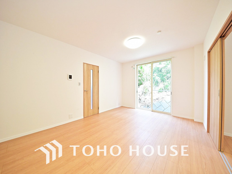 内装 広がりのある住空間、家族が集まるリビング・ダイニング