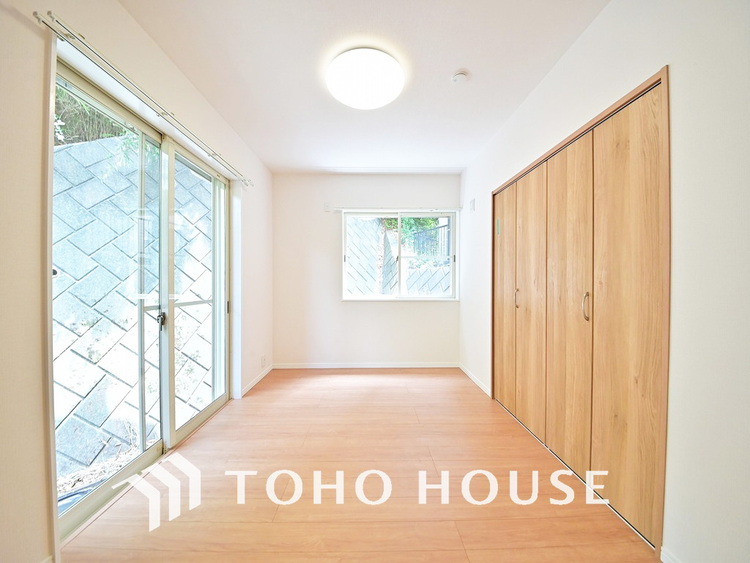 内装 シンプルですっきりとした室内は飽きのこない居心地の良い雰囲気