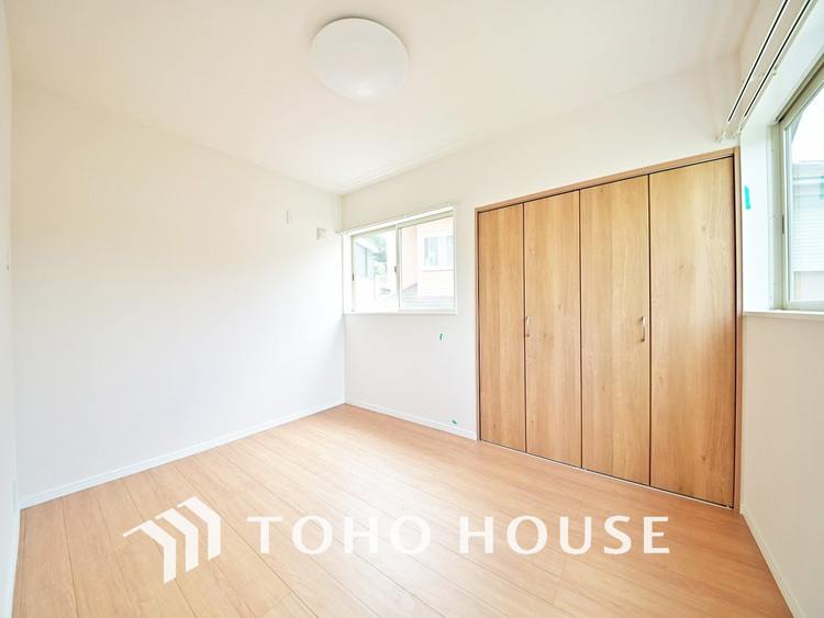 内装 感性を育むプライベートルームはシンプルでスマートな空間