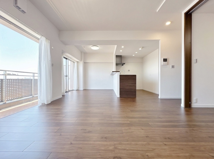 居間 快適に過ごす毎日を求めて、暮らしの中でご自身の「マイホーム」に創り上げてください。