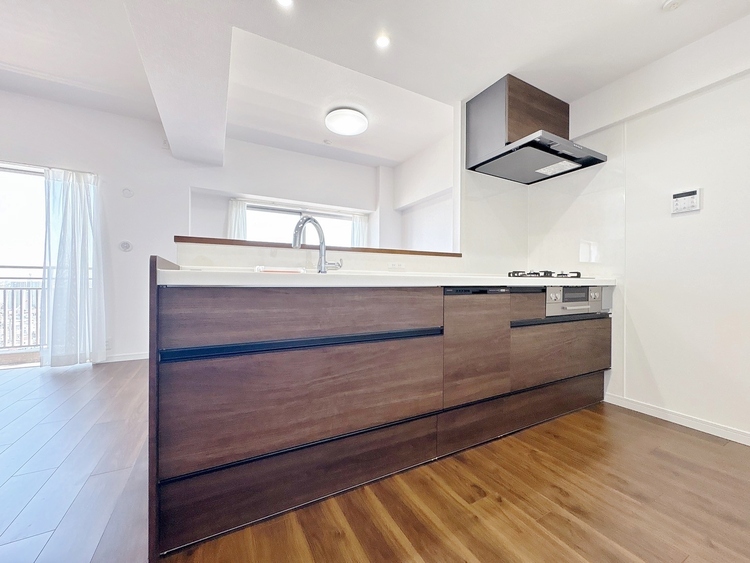 キッチン スマートな意匠と充実の機能を備えたキッチンが、暮らしにおいしい彩りを添えます。