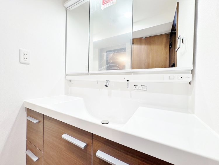 洗面 何かと物が増える場所だからこそ、スッキリと見映えの良い空間に。