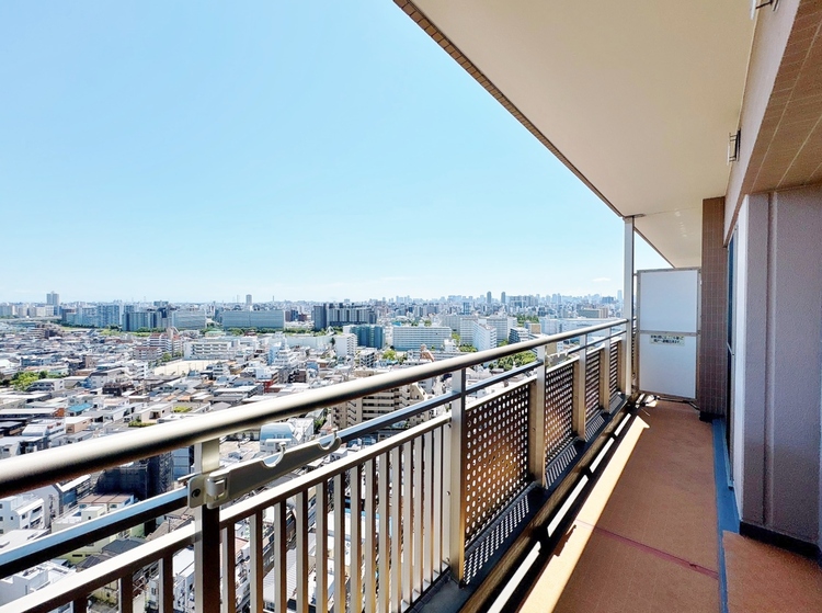 バルコニー 暮らしの中で、光と風を演出してくれるバルコニー。