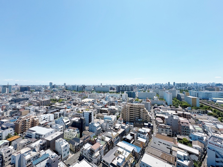 バルコニー 窓を開けると広がる青空。心をリフレッシュして日々を過ごしていきましょう。