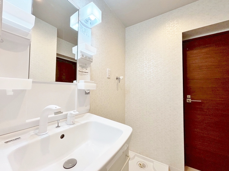 洗面 何かと物が増える場所だからこそ、スッキリと見映えの良い空間に。