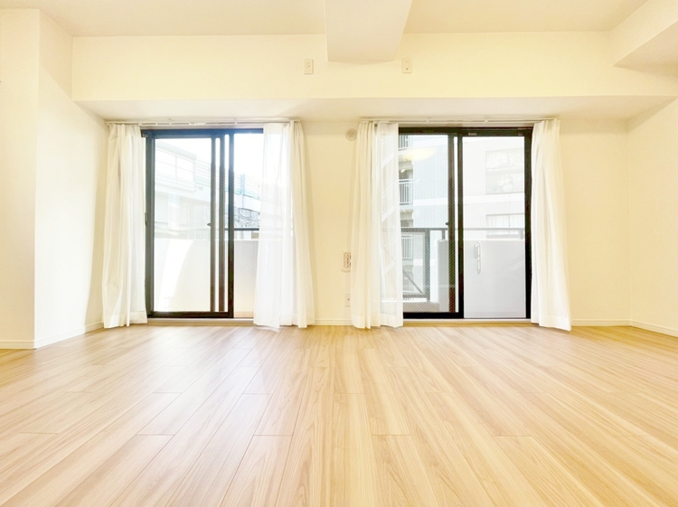 居間 居心地の良い空気感は、暮らしのステージを彩り、心からのやすらぎと満足感を与えてくれます。