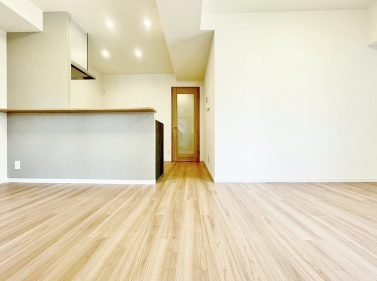 居間 快適に過ごす毎日を求めて、暮らしの中でご自身の「マイホーム」に創り上げてください。