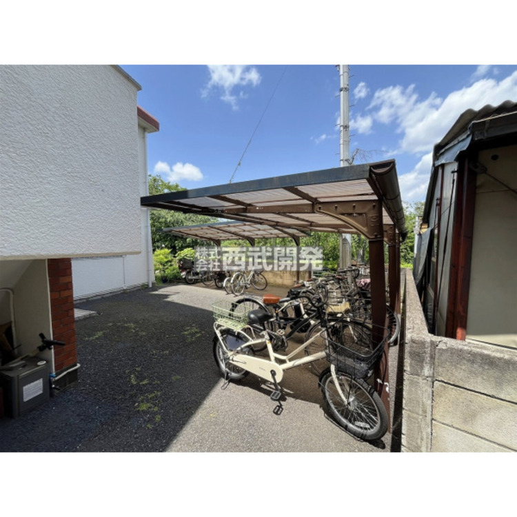 その他 屋根付き駐輪場がございます。