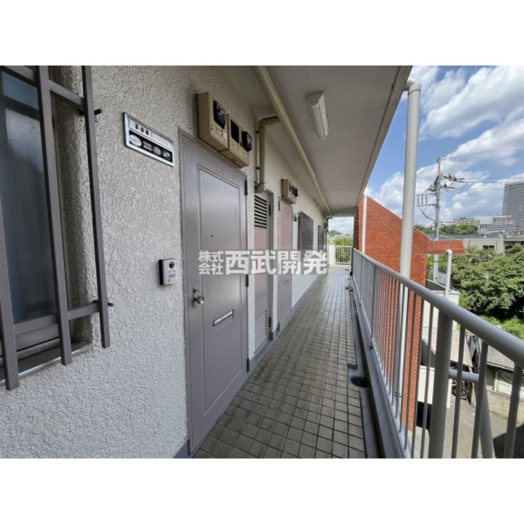 その他 風通しの良い開放廊下です。