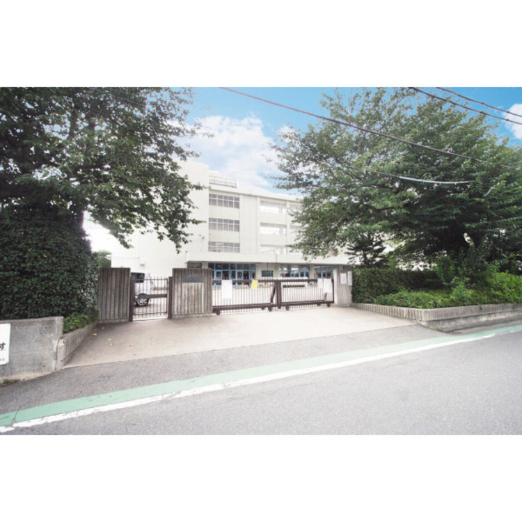 周辺 第二中学校(約1570m)