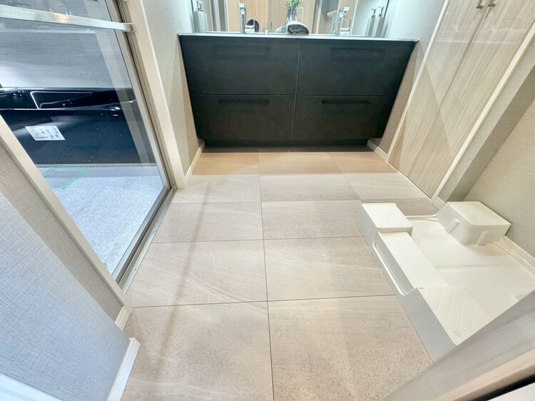 その他 十分な広さの脱衣所。