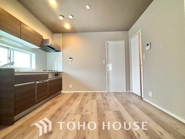 キッチン ＊配置してある家具や小物はCGによるイメージ画像です。◆愛育◆キッチンは家族の絆を育む大切な空間。シンプルで使い易いSystemKitchenで愉しく作る料理は愛情のある美味しいご馳走に。