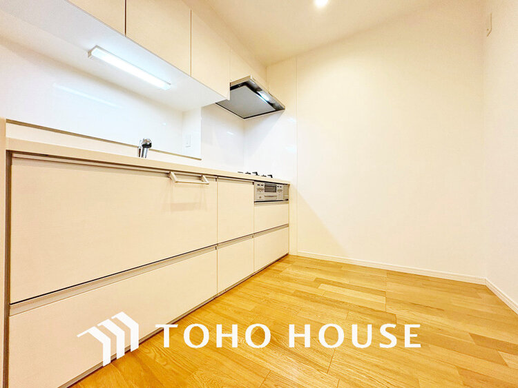 キッチン シンプルな部屋の雰囲気に溶け合うナチュラルキッチン