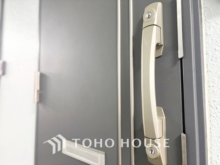 内装 【Private room】家族個々の安らぎの空間。プライベートなBedRoomは暮らす方の感性で造り上げたいもの。誰もが好みで飾れるシンプルな室内に仕上げてあります。