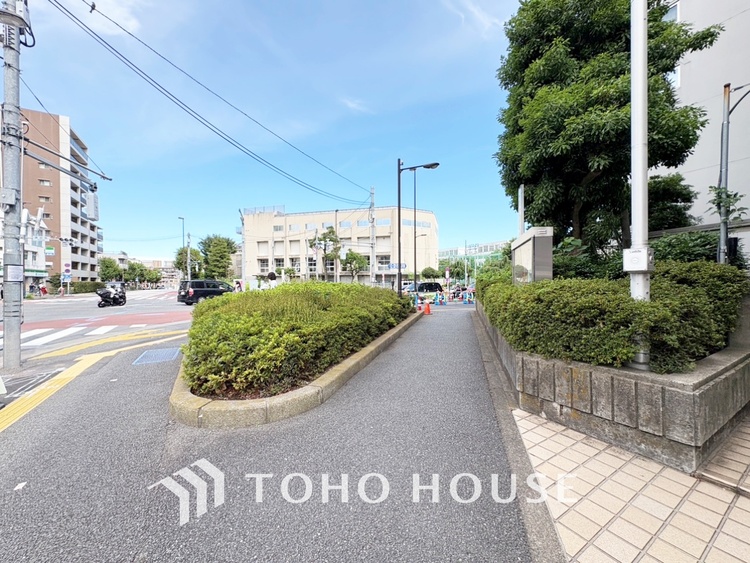 内装 【Quietness】プライベートなお部屋では静かに時を過ごしたい。読書をして、物思いにふける・・光りに満たされた安らぎの空間をがここにはあります。