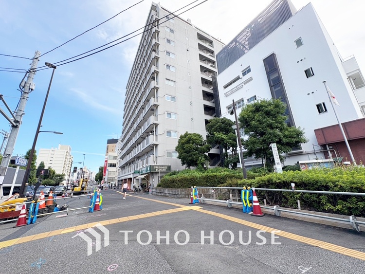 内装 【Ease】家族個々の安らぎの空間。プライベートなBedRoomは暮らす方の感性で造り上げたいもの。誰もが好みで飾れるシンプルな室内に仕上げてあります。