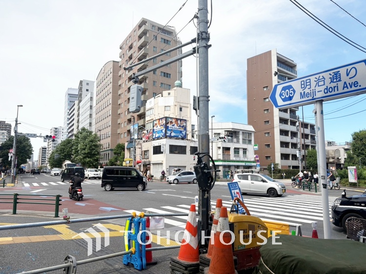 内装 ◆青空テラス◆ベランダから望む紺碧の空からそよ風、そして目に映るのはグリーン広がる風光明媚な世界。それは清々しい自然の薫りを肌で感じる幸せな空間。