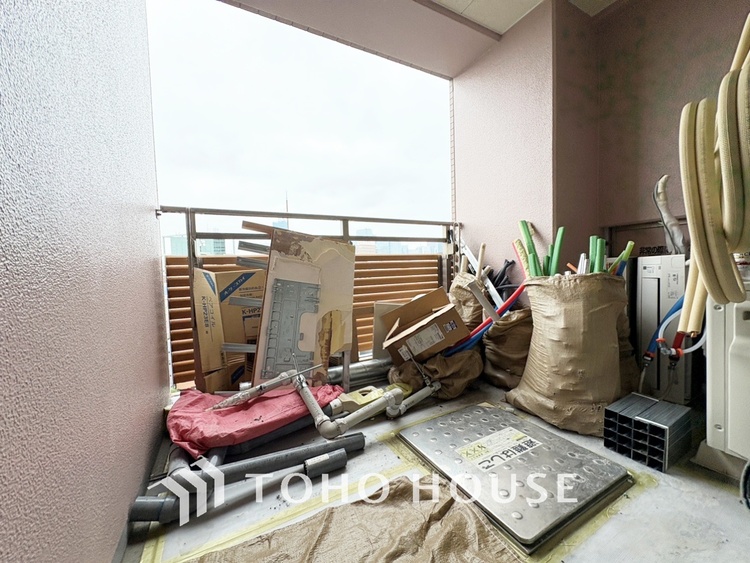 内装 【Quietness】プライベートなお部屋では静かに時を過ごしたい。読書をして、物思いにふける・・光りに満たされた安らぎの空間をがここにはあります。