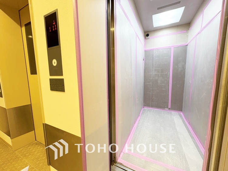 キッチン 【Living room】◆リビング◆家族への思いを抱きながら、平和に過ごす悠久の時。あたかかく感じるのは、日当たりだけではない。広く和やかに暮らせる空間と、家族の存在を噛みしめて。