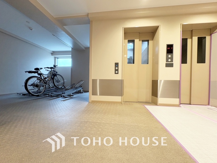 トイレ 【toilet】トイレットペーパーの使用回数を減らせることです。 シャワートイレを使用すれば、洗浄して汚れを落とすことができるため、トイレットペーパーの使用を最小限にとどめることができます。