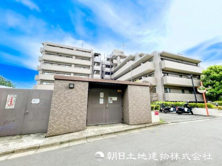 外観 【外観・立地】その家から感じられる、気品・上質・重厚感・極細やかさ、そのすべては見た者に安らぎを与える特別な空間です。