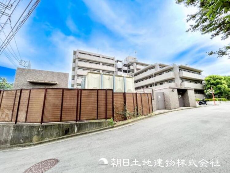 外観 【外観写真】時間のゆとりと空間、爽やかな陽光がもたらす光と風を贅沢なまでに感じる暮らしがここに始まります。