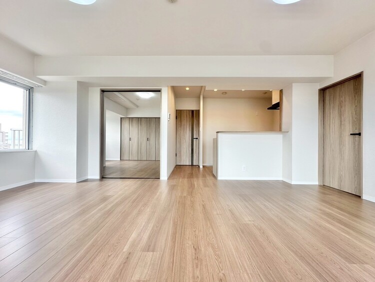 居間 忙しく過ぎゆく日常を置き去るほど、ゆったりした時間が流れるリビング。