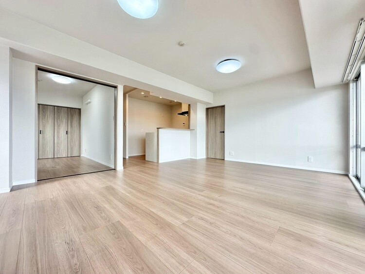 居間 居心地の良い空気感は、暮らしのステージを彩り、心からのやすらぎと満足感を与えてくれます。