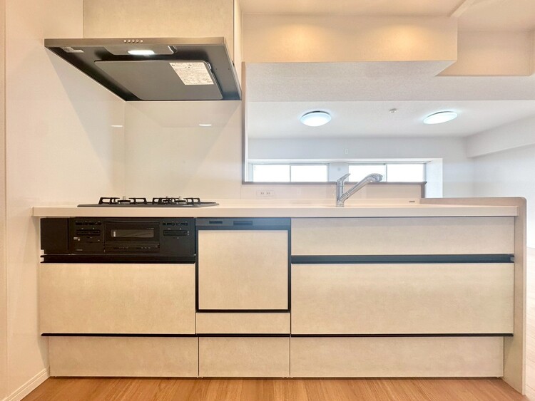 キッチン スマートな意匠と充実の機能を備えたキッチンが、暮らしにおいしい彩りを添えます。