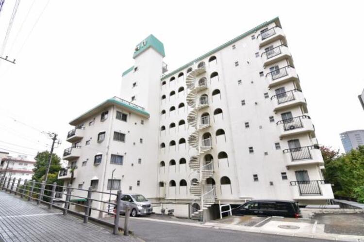 外観 陽光と風がもたらす心地よい時間、照らし出される表情豊かなこの場所は、たくさんの笑顔の場所、いとしい記憶の始まる空間　