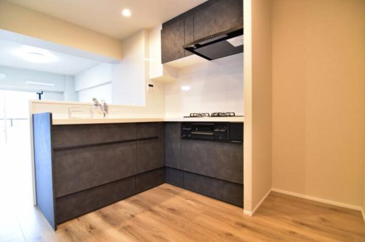 キッチン キッチンは毎日使う場所だから、忙しいときでも使いやすく、いつもキレイに保ちたい。等身大のわが家らしい、ぴったりのキッチン。