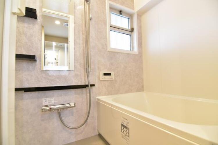 風呂 日々の疲れを癒し快適に過ごして頂くために、ゆったりサイズのバスタブをご用意いたしました。