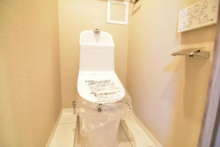 トイレ 毎日使う場所だからこそ、使い勝手を考慮しました。白を基調に、飽きのこない空間は質感豊かな仕上がりとなっております。