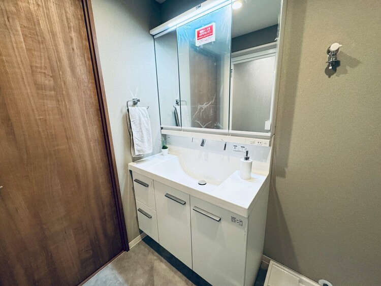 その他 清潔感を感じられる洗面化粧台。