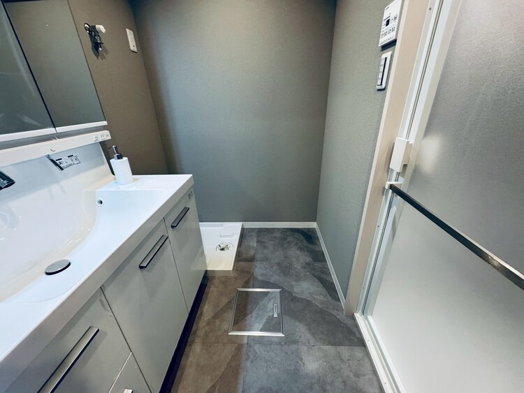 その他 十分な広さの脱衣所。