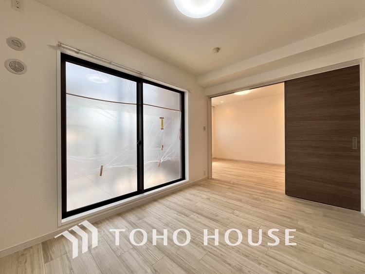 内装 採光もある洋室は、くつろぎのひと時を過ごすのにぴったり