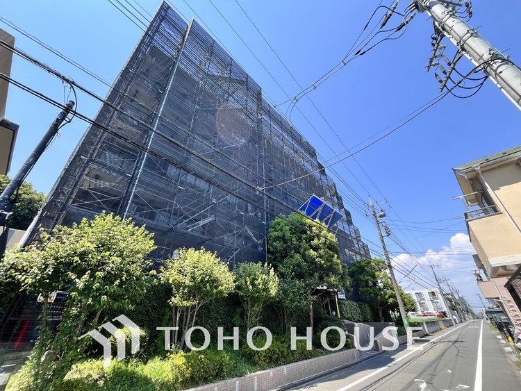 外観 〜南西向き・6階最上階につき陽当り眺望良好〜京王線・小田急線沿いで通勤通学も便利〜