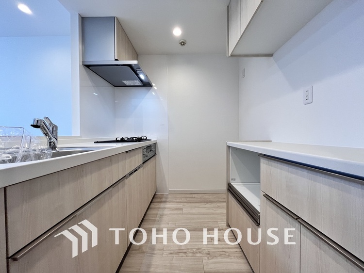 キッチン 落ち着きのあるカラーで統一された清潔感と気品が溢れるキッチン