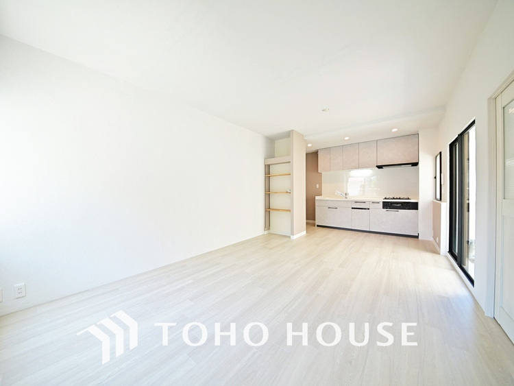 内装 広がりのある住空間、家族が集まるリビング・ダイニング