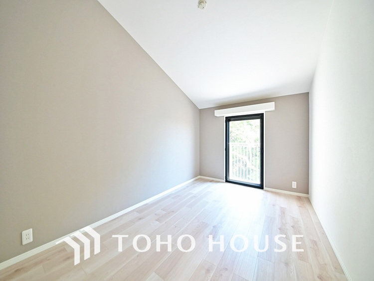 内装 採光もある洋室は、くつろぎのひと時を過ごすのにぴったり