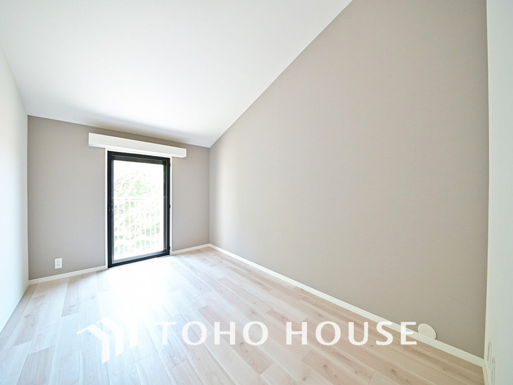 内装 シンプルですっきりとした室内は飽きのこない居心地の良い雰囲気