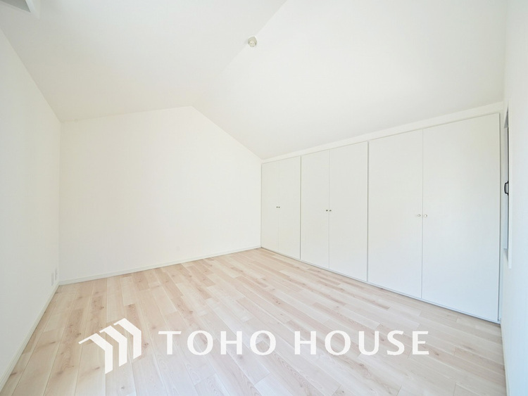 内装 感性を育むプライベートルームはシンプルでスマートな空間