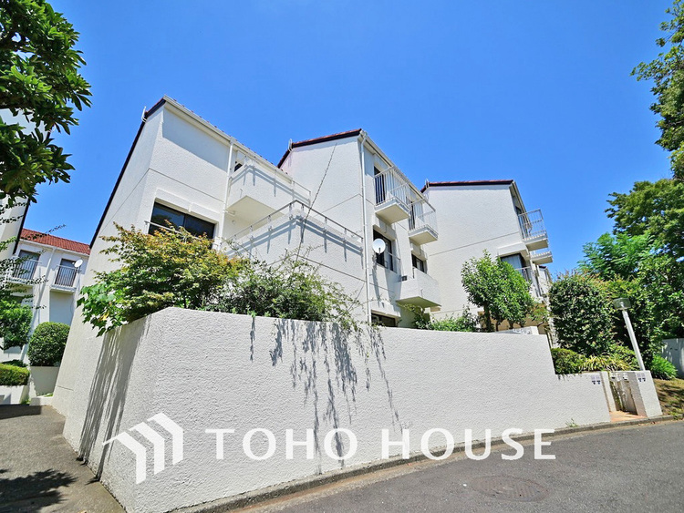 外観 〜戸建て感覚のメゾネットタイプ住戸〜全居室南向き、6帖以上のゆとりある間取り〜陽当り・通風・眺望良好〜