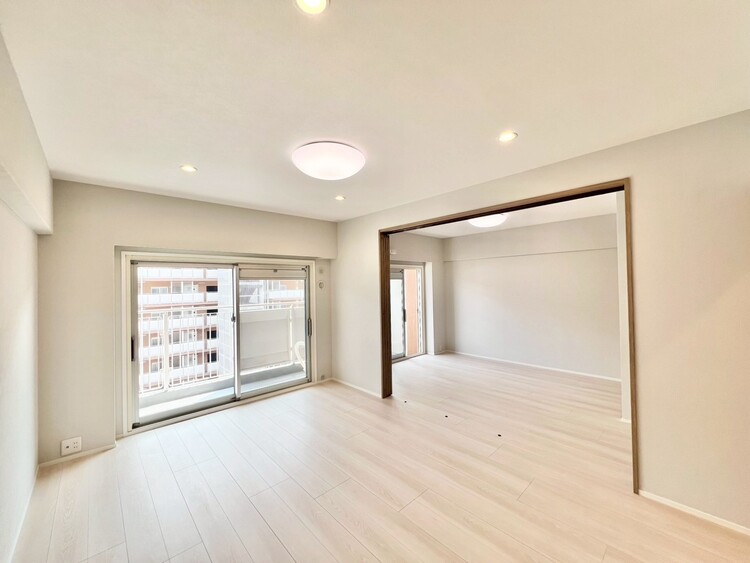 居間 伸びやかな空間のなかで、ゆったりとしたひとときを過ごせます。