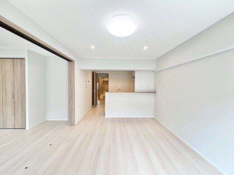 居間 落ち着いた雰囲気に包まれて、伸びやかな空間。